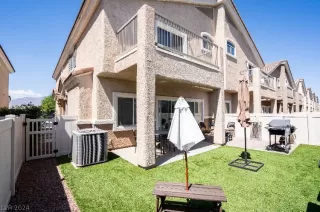 Photo #2: 2590626 Listing