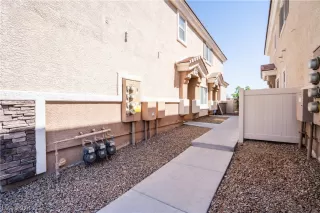 Photo #6: 2590626 Listing