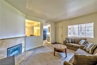 Photo #3: 2590631 Listing