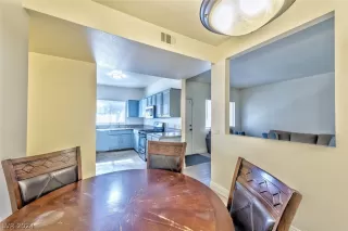 Photo #5: 2590631 Listing