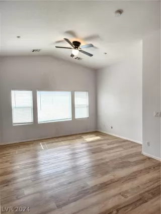 Photo #3: 2590676 Listing 