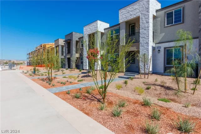 MLS: 2590685 Condo For Sale