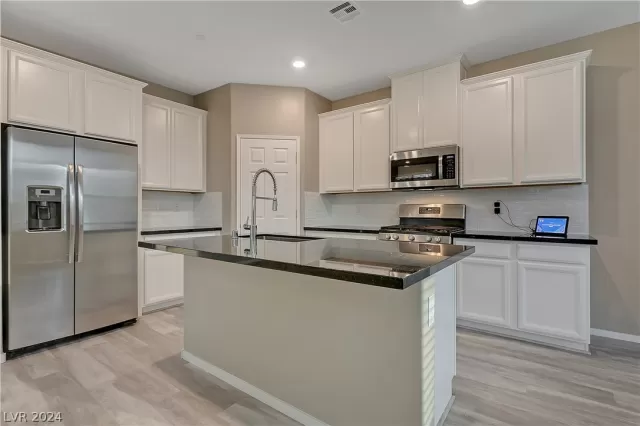 MLS: 2590699 Condo For Sale