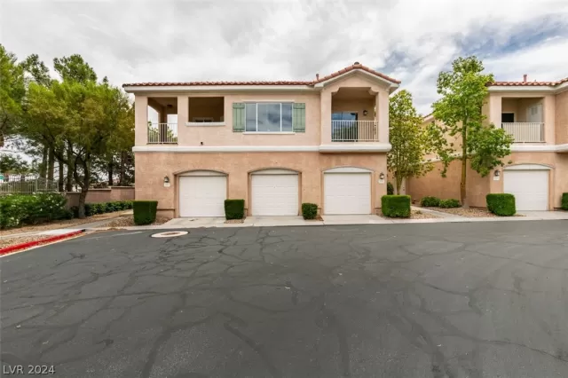 MLS: 2590726 Condo For Sale