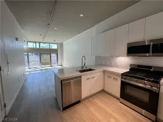 Photo #2: 2590741 Listing 