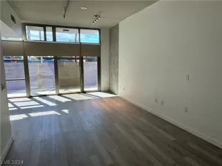 Photo #5: 2590741 Listing 