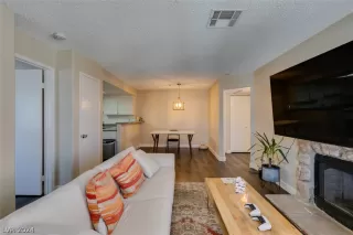 Photo #2: 2590755 Listing 