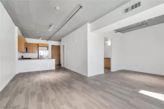 Photo #2: 2590759 Listing 