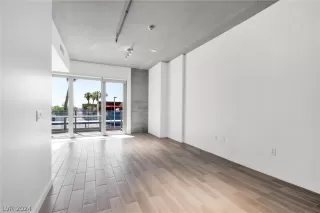 Photo #3: 2590759 Listing 