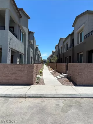 Photo #1: 2590787 Listing 