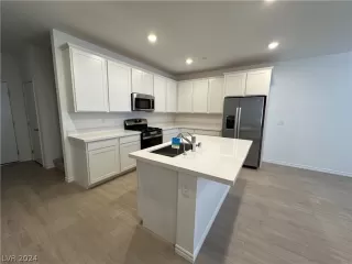 Photo #2: 2590787 Listing 