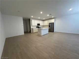 Photo #5: 2590787 Listing 