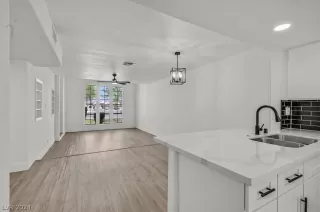 Photo #1: 2590790 Listing