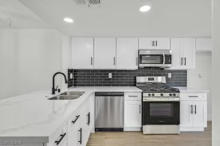 Photo #2: 2590790 Listing