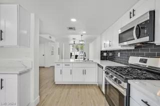 Photo #3: 2590790 Listing