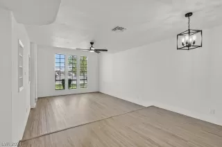 Photo #6: 2590790 Listing