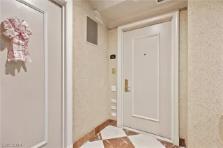 Photo #2: 2590796 Listing 