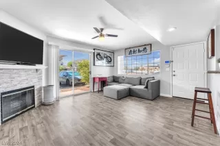 Photo #6: 2590810 Listing