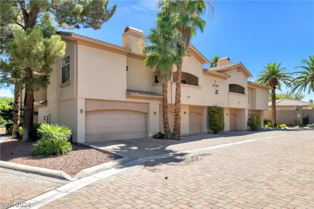 MLS: 2590821 Condo For Sale