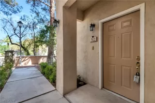 Photo #2: 2590821 Listing