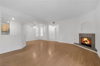 Photo #6: 2590821 Listing