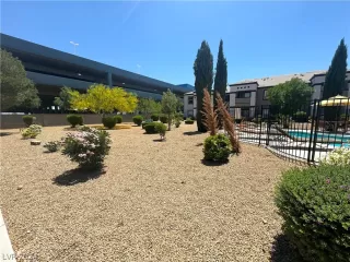 Photo #5: 2590906 Listing 