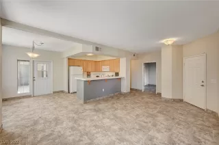 Photo #5: 2590920 Listing