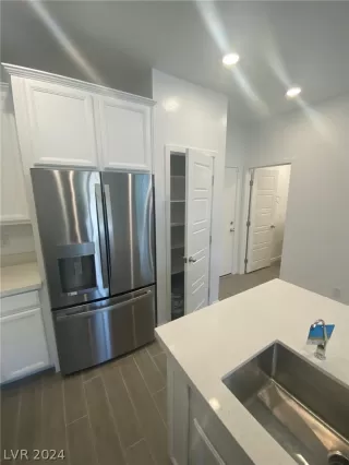 Photo #6: 2590938 Listing 