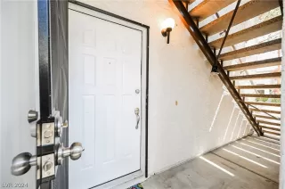 Photo #2: 2590961 Listing 