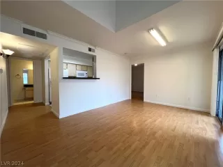 Photo #4: 2590972 Listing 