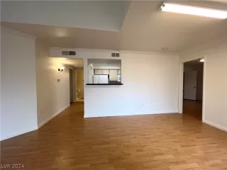 Photo #5: 2590972 Listing 