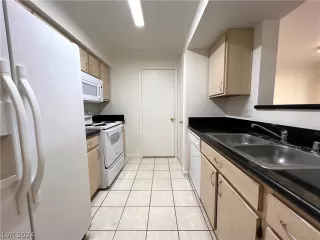 Photo #6: 2590972 Listing 