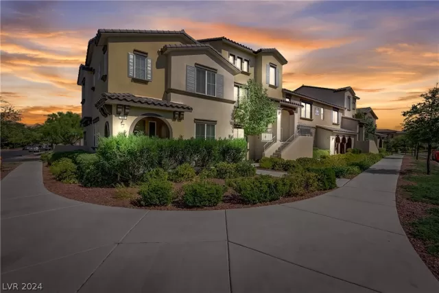 MLS: 2590974 Condo For Sale