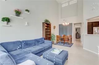 Photo #2: 2590974 Listing