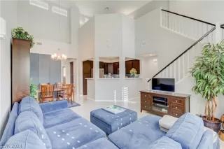 Photo #3: 2590974 Listing