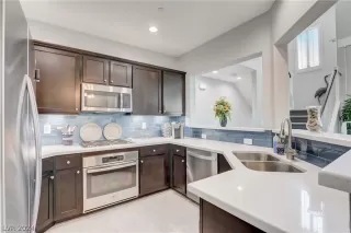 Photo #6: 2590974 Listing