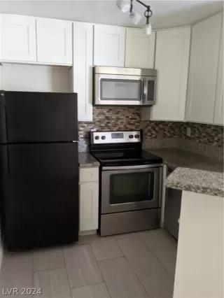 Photo #2: 2590978 Listing 