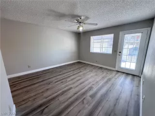 Photo #2: 2590991 Listing