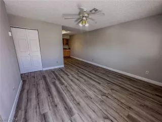 Photo #3: 2590991 Listing