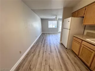 Photo #6: 2590991 Listing