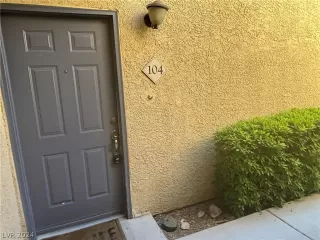 Photo #1: 2591000 Listing 