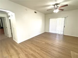 Photo #2: 2591000 Listing 