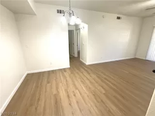 Photo #4: 2591000 Listing 