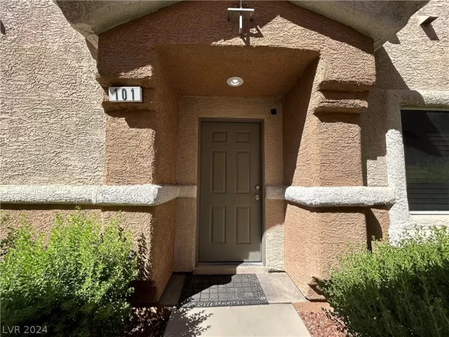 MLS: 2591046 Condo For Sale