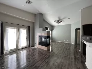 Photo #1: 2591046 Listing 