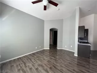 Photo #2: 2591046 Listing 