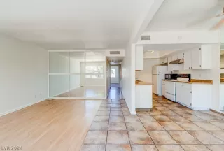 Photo #3: 2591058 Listing