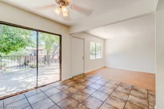 Photo #4: 2591058 Listing