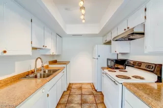 Photo #5: 2591058 Listing