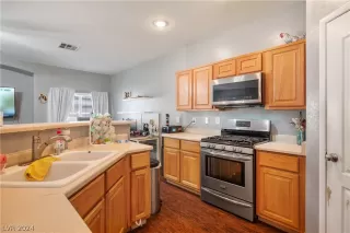 Photo #4: 2591093 Listing